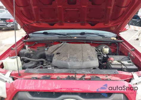 2015 Toyota Tacoma Base V6 z USA, uszkodzony, nr VIN 3TMMU4FN8FM079360